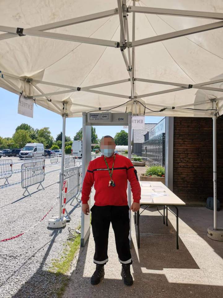 Agent de sécurité à l'entrée d'un stand Toulouse  